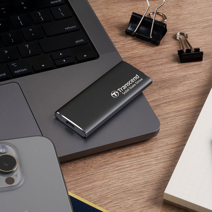 Portabel SSD ESD256C USB-C 1TB 10Gbps (R1050/W950 Mb/s) Aluminium
