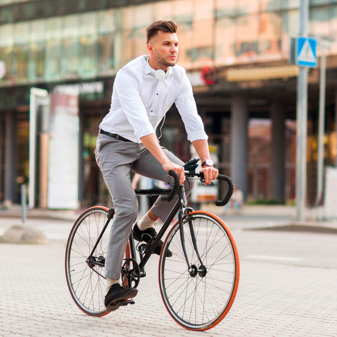 Cykel-/e-scooterhållare med inbyggd powerbank